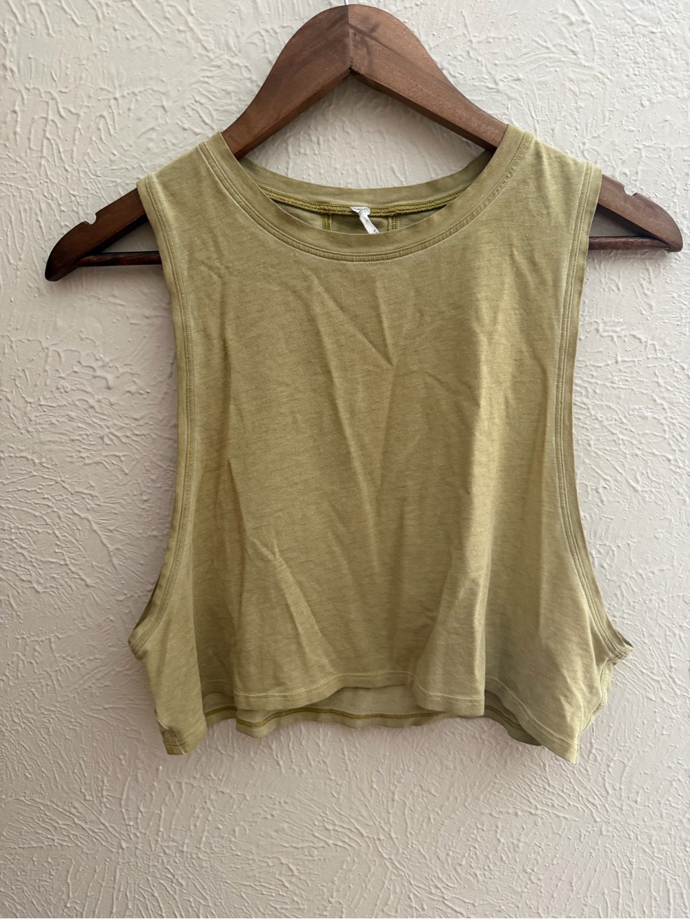 Lululemon Muscle Love Crop Tank Tough
Color: Moss GreenSize: 6